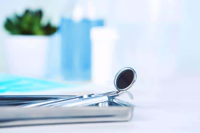 bleeding-gums-causes-and-treatment